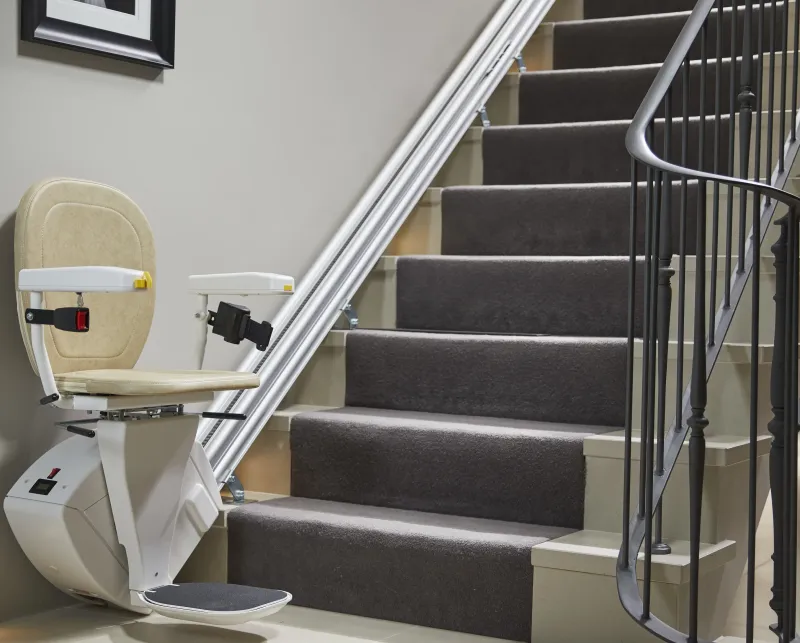 /content/image/Products/Stairlifts/The Synergy Stairlift/BespokeStairlifts11-7-19Shot421806_1.webp